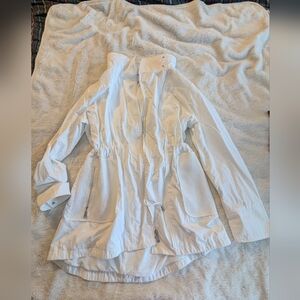 Tahari white rain coat with hidden hood in collar XL